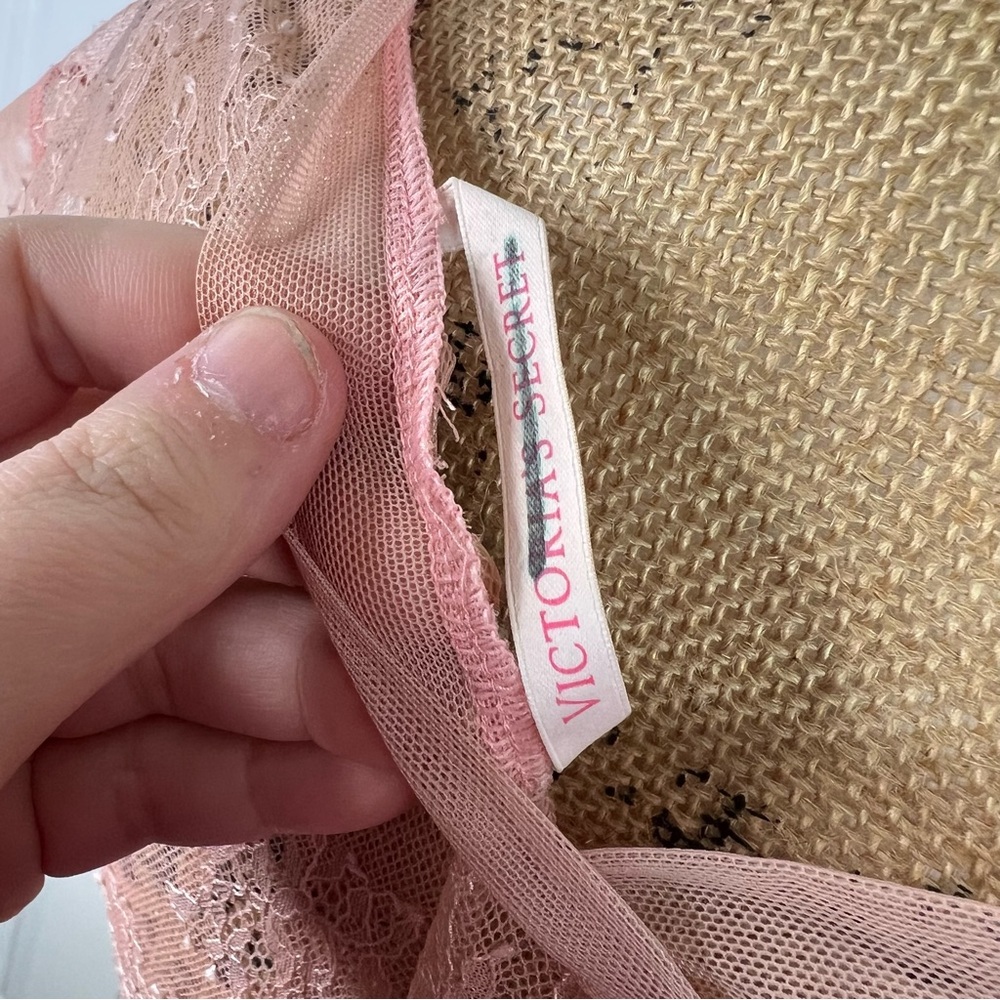 Sz OS Victoria’s s Secret Light Peachy Pink Sheer Lace Short Robe NWOT $70 MSRP - Picture 9 of 9